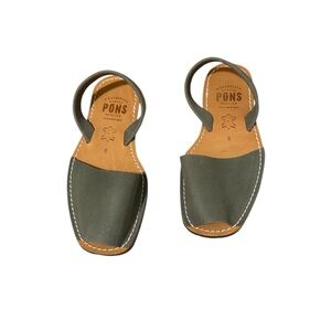 PONS Avarcas Classic Style Sandal Gray Size 8 NWOT